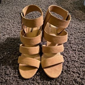 Tahari Strappy Wedges Size 8.5